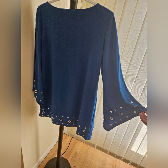 EUC gorgeous Emma & Michele shift dress with bell sleevss - Picture 6 of 6